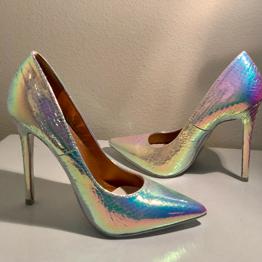 Holographic “snake skin” pattern heels